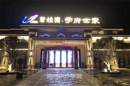 龙城华庭3室2厅1卫124㎡，带车库28